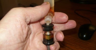 Cách châm tinh dầu vape thuốc lá điện tử dễ nhất